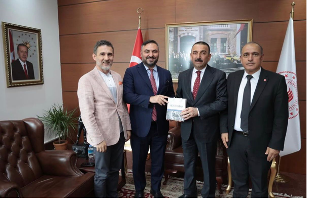 Valimiz Sayın Osman Hacıbektaşoğlu’nu makamında ziyaret ettik.