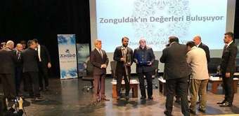 Derneğimiz Başkanı Nejdet Tıskaoğlu, Zonguldak'in Değerleri Buluşuyor Konferansı'nda Zonguldak Valisi Sn. Ahmet Çınar'dan Ödül Aldı