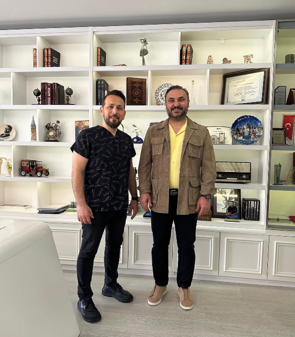 More Collagen Yönetim Kurulu Başkanı Ortopedi ve Travmatoloji Prof. Dr. Aydın Arslan’ı kliniğinde ziyarette bulunduk