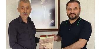 Çaycuma Kalkındırma ve Güzelleştirme Derneği Başkanı Sn. Savaş Çiloğlu, Başkanımız Sn. Nejdet Tıskaoğlu’na “Bir Zamanlar Zonguldak” Kitabını Hediye Etti.