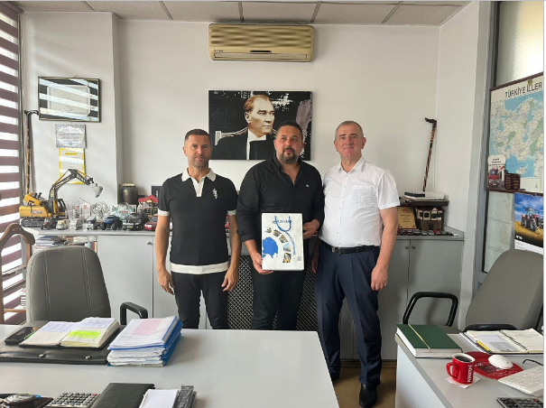 ZONSİAD Yönetim Kurulu Üyemiz Sayın Kürşat Yağız, Kdz. Ereğli MÜSİAD önceki dönem başkanı ve eski meclis başkanı Sayın Faruk Yazıcı ile Zonguldak Ticaret ve Sanayi Odası Yönetim Kurulu Üyesi Sayın Mete Yazıcı’yı ziyaret etti.